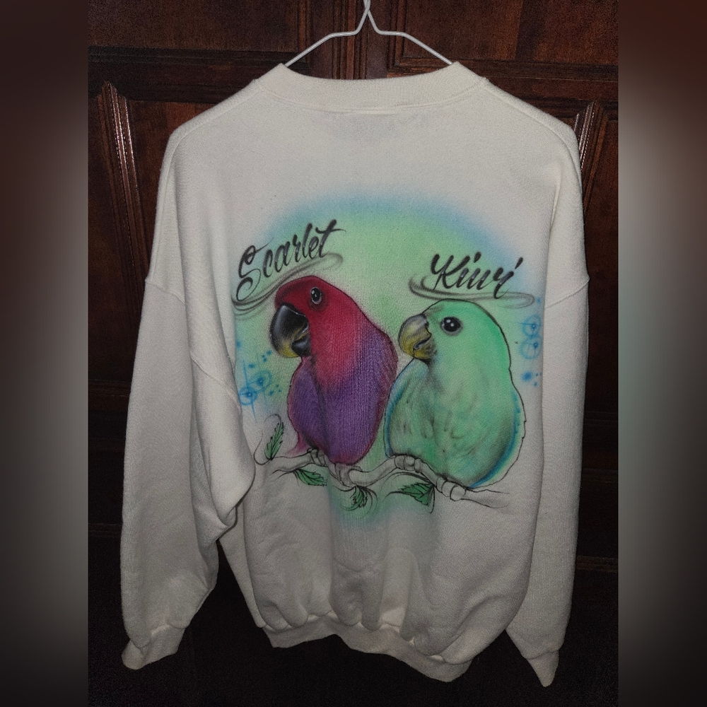 Colorful Parrot Airbrushed Graphic Sweatshirt